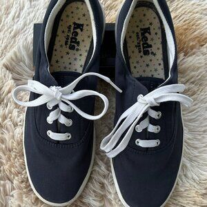 KEDS Navy women's sneakers Size 9 Great shape!  Super comfortable!